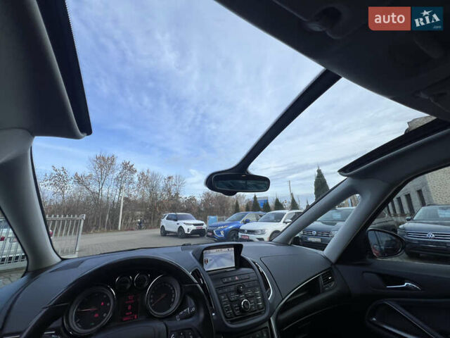 Красный Опель Zafira Tourer, объемом двигателя 2 л и пробегом 199 тыс. км за 10490 $, фото 24 на Automoto.ua