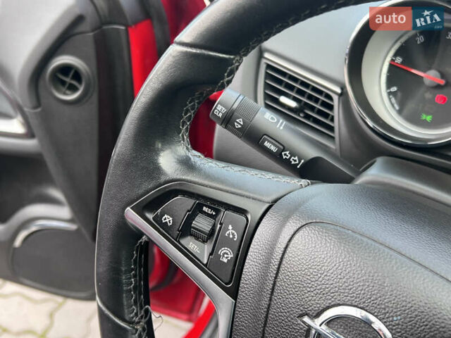 Красный Опель Zafira Tourer, объемом двигателя 2 л и пробегом 199 тыс. км за 10490 $, фото 17 на Automoto.ua