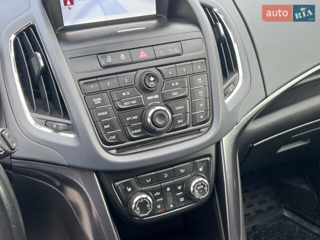 Красный Опель Zafira Tourer, объемом двигателя 2 л и пробегом 199 тыс. км за 10490 $, фото 22 на Automoto.ua