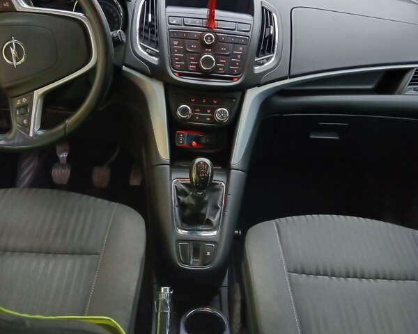 Красный Опель Zafira Tourer, объемом двигателя 1.6 л и пробегом 320 тыс. км за 8300 $, фото 11 на Automoto.ua
