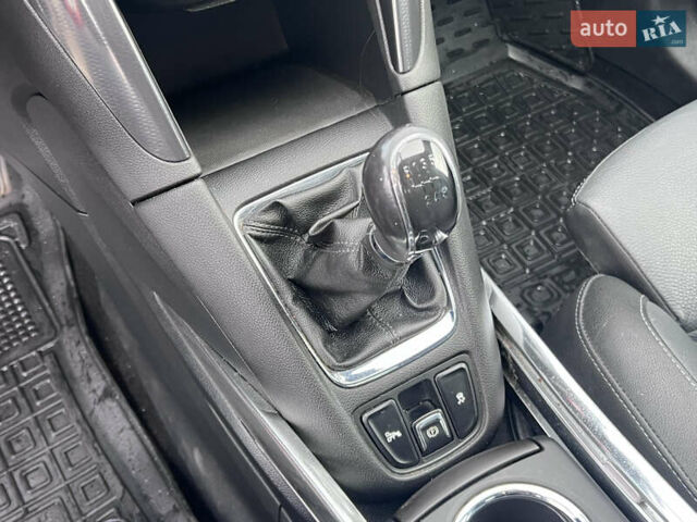 Красный Опель Zafira Tourer, объемом двигателя 2 л и пробегом 199 тыс. км за 10490 $, фото 23 на Automoto.ua