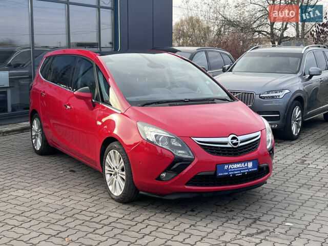 Красный Опель Zafira Tourer, объемом двигателя 2 л и пробегом 199 тыс. км за 10490 $, фото 2 на Automoto.ua