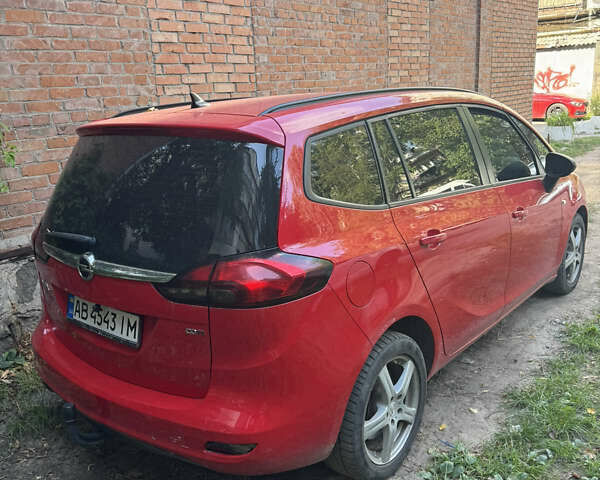 Красный Опель Zafira Tourer, объемом двигателя 2 л и пробегом 220 тыс. км за 10500 $, фото 2 на Automoto.ua