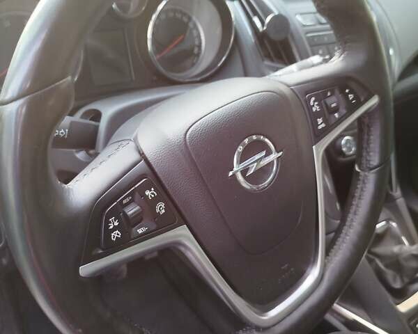 Красный Опель Zafira Tourer, объемом двигателя 1.6 л и пробегом 205 тыс. км за 11500 $, фото 11 на Automoto.ua