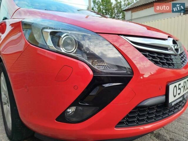 Красный Опель Zafira Tourer, объемом двигателя 1.6 л и пробегом 205 тыс. км за 11500 $, фото 5 на Automoto.ua