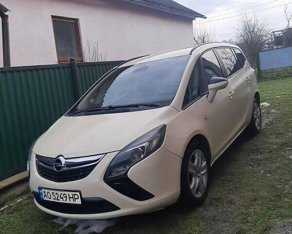 Опель Zafira Tourer, объемом двигателя 1.6 л и пробегом 220 тыс. км за 8000 $, фото 2 на Automoto.ua