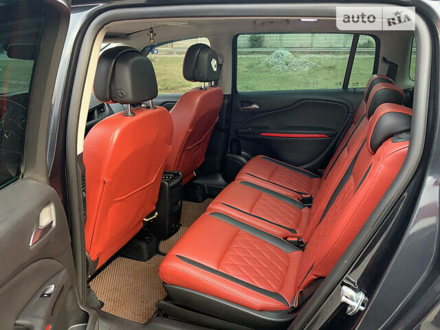 Опель Zafira Tourer, объемом двигателя 2 л и пробегом 248 тыс. км за 11299 $, фото 5 на Automoto.ua