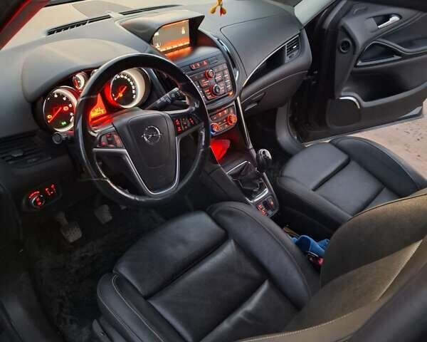 Опель Zafira Tourer, объемом двигателя 1.6 л и пробегом 199 тыс. км за 9800 $, фото 13 на Automoto.ua