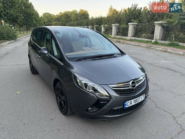 Серый Опель Zafira Tourer, объемом двигателя 2 л и пробегом 198 тыс. км за 10300 $, фото 10 на Automoto.ua
