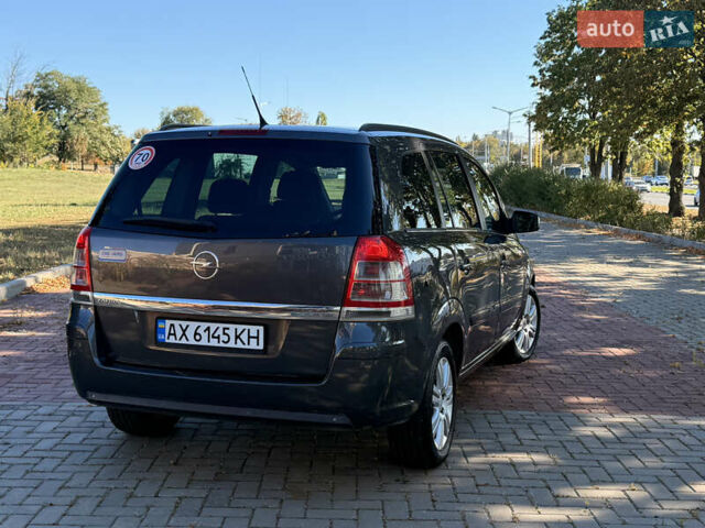 Сірий Опель Zafira Tourer, об'ємом двигуна 1.6 л та пробігом 158 тис. км за 5800 $, фото 16 на Automoto.ua