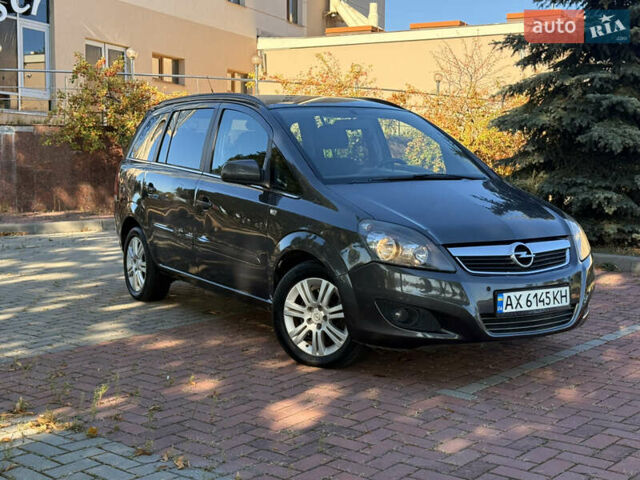 Сірий Опель Zafira Tourer, об'ємом двигуна 1.6 л та пробігом 158 тис. км за 5800 $, фото 10 на Automoto.ua