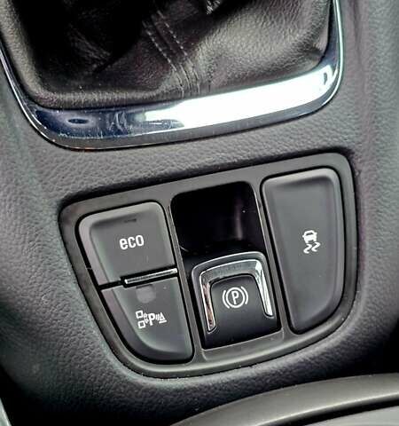 Серый Опель Zafira Tourer, объемом двигателя 2 л и пробегом 142 тыс. км за 12000 $, фото 13 на Automoto.ua