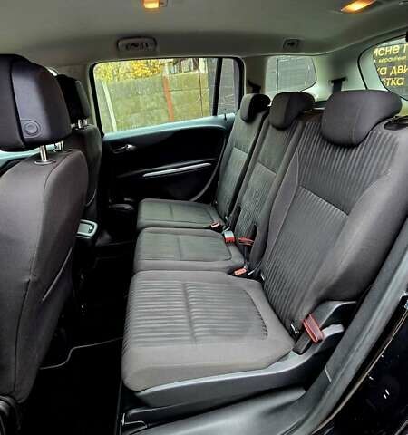 Серый Опель Zafira Tourer, объемом двигателя 2 л и пробегом 142 тыс. км за 12000 $, фото 9 на Automoto.ua