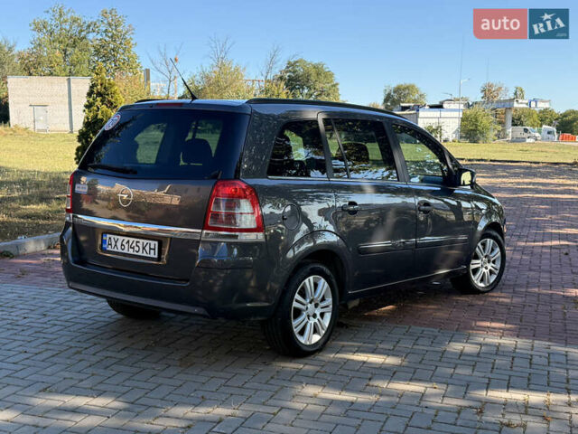 Сірий Опель Zafira Tourer, об'ємом двигуна 1.6 л та пробігом 158 тис. км за 5800 $, фото 4 на Automoto.ua
