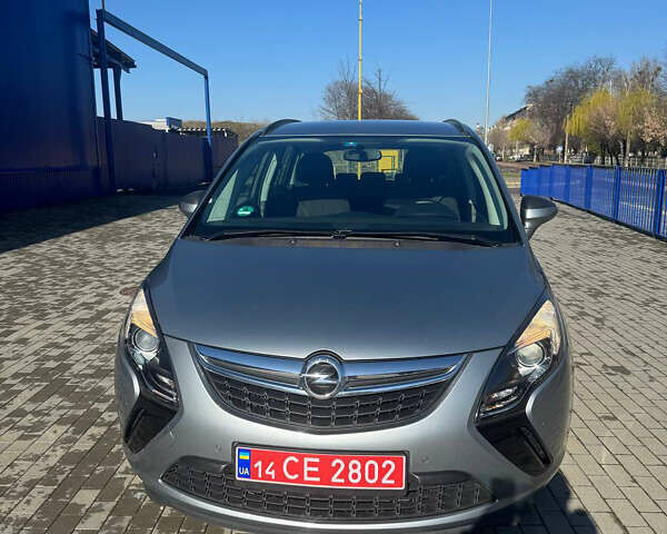 Серый Опель Zafira Tourer, объемом двигателя 2 л и пробегом 175 тыс. км за 9300 $, фото 5 на Automoto.ua