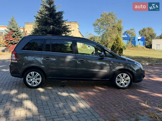 Сірий Опель Zafira Tourer, об'ємом двигуна 1.6 л та пробігом 158 тис. км за 5800 $, фото 18 на Automoto.ua