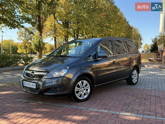 Серый Опель Zafira Tourer, объемом двигателя 1.6 л и пробегом 158 тыс. км за 5800 $, фото 17 на Automoto.ua
