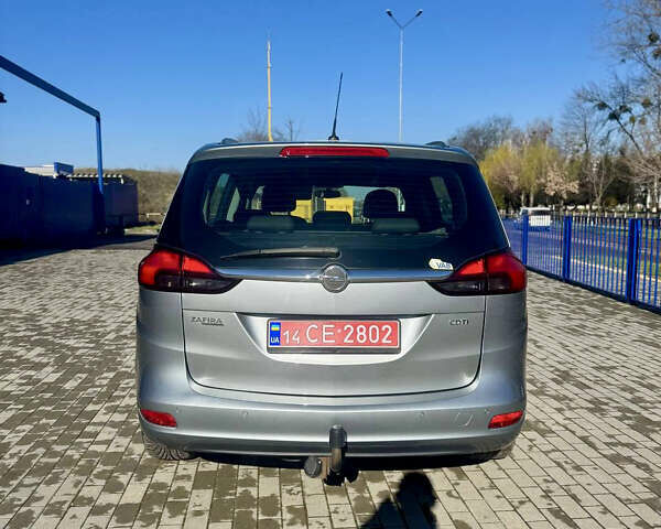 Серый Опель Zafira Tourer, объемом двигателя 2 л и пробегом 175 тыс. км за 9300 $, фото 1 на Automoto.ua