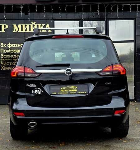 Сірий Опель Zafira Tourer, об'ємом двигуна 2 л та пробігом 142 тис. км за 12000 $, фото 1 на Automoto.ua