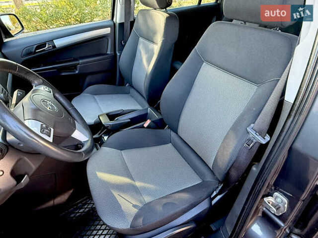Сірий Опель Zafira Tourer, об'ємом двигуна 1.6 л та пробігом 158 тис. км за 5800 $, фото 30 на Automoto.ua