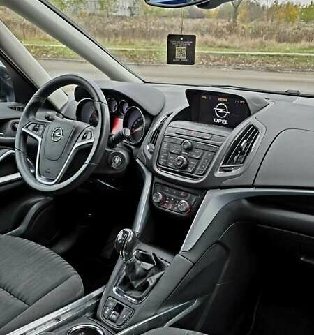 Серый Опель Zafira Tourer, объемом двигателя 2 л и пробегом 142 тыс. км за 12000 $, фото 11 на Automoto.ua