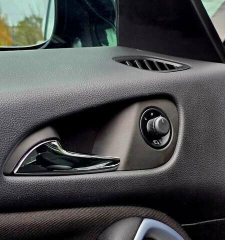 Серый Опель Zafira Tourer, объемом двигателя 2 л и пробегом 142 тыс. км за 12000 $, фото 19 на Automoto.ua