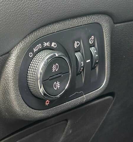 Сірий Опель Zafira Tourer, об'ємом двигуна 2 л та пробігом 142 тис. км за 12000 $, фото 27 на Automoto.ua