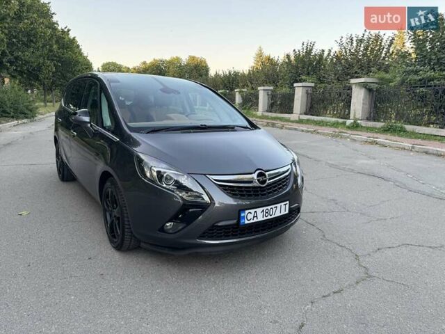 Серый Опель Zafira Tourer, объемом двигателя 2 л и пробегом 198 тыс. км за 10300 $, фото 12 на Automoto.ua