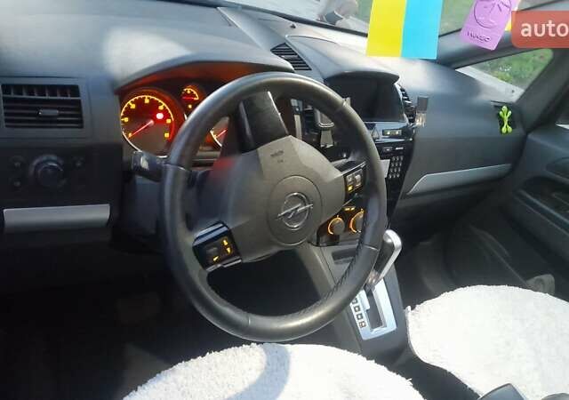 Сірий Опель Zafira Tourer, об'ємом двигуна 1.9 л та пробігом 240 тис. км за 6400 $, фото 1 на Automoto.ua