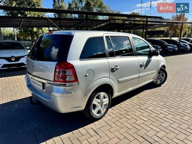 Серый Опель Zafira Tourer, объемом двигателя 1.6 л и пробегом 204 тыс. км за 7400 $, фото 8 на Automoto.ua