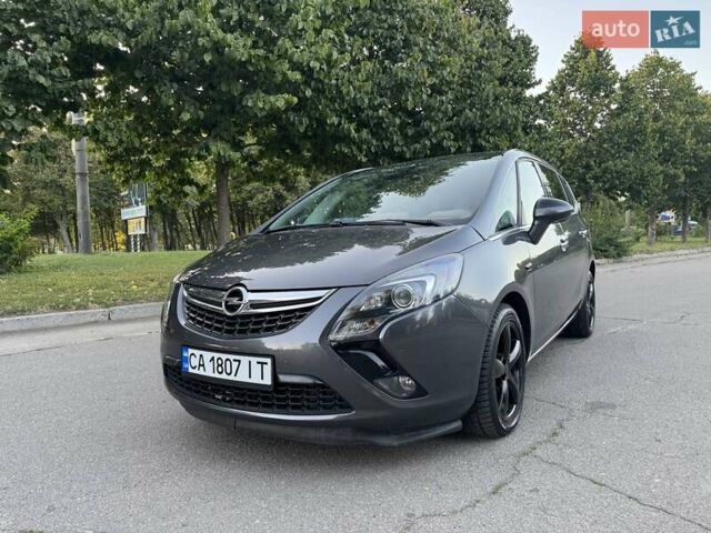 Серый Опель Zafira Tourer, объемом двигателя 2 л и пробегом 198 тыс. км за 10300 $, фото 16 на Automoto.ua