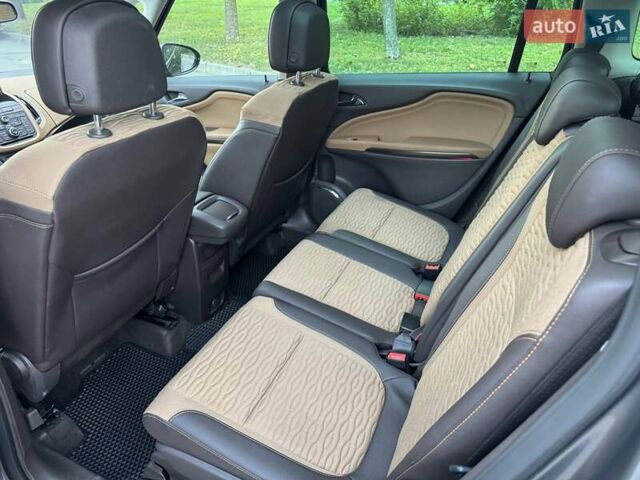 Серый Опель Zafira Tourer, объемом двигателя 2 л и пробегом 198 тыс. км за 10300 $, фото 19 на Automoto.ua