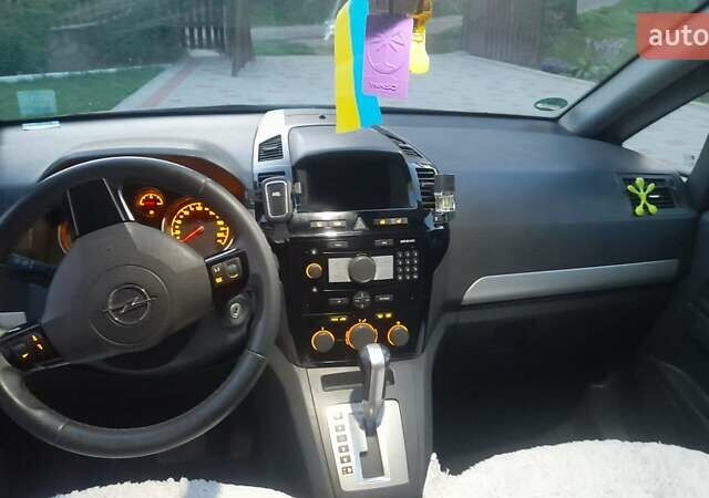 Сірий Опель Zafira Tourer, об'ємом двигуна 1.9 л та пробігом 240 тис. км за 6400 $, фото 5 на Automoto.ua
