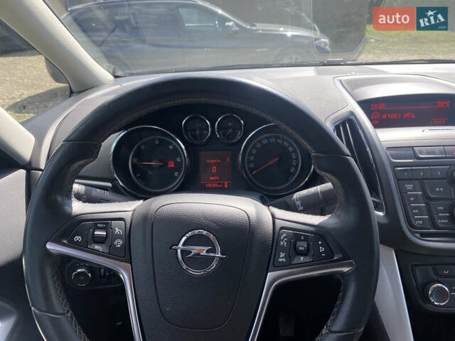 Серый Опель Zafira Tourer, объемом двигателя 2 л и пробегом 175 тыс. км за 9300 $, фото 14 на Automoto.ua