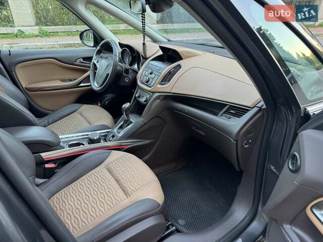 Серый Опель Zafira Tourer, объемом двигателя 2 л и пробегом 198 тыс. км за 10300 $, фото 18 на Automoto.ua