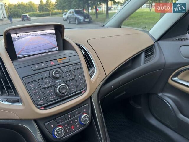 Серый Опель Zafira Tourer, объемом двигателя 2 л и пробегом 198 тыс. км за 10300 $, фото 23 на Automoto.ua