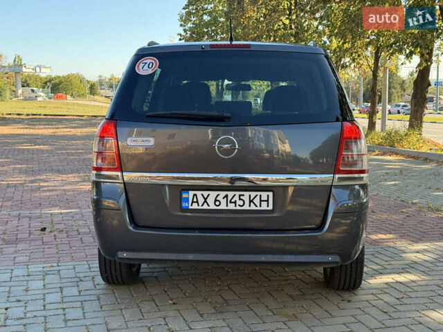 Серый Опель Zafira Tourer, объемом двигателя 1.6 л и пробегом 158 тыс. км за 5800 $, фото 16 на Automoto.ua