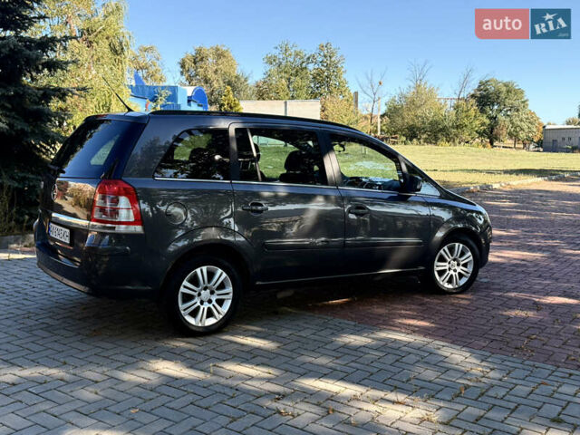 Серый Опель Zafira Tourer, объемом двигателя 1.6 л и пробегом 158 тыс. км за 5800 $, фото 13 на Automoto.ua