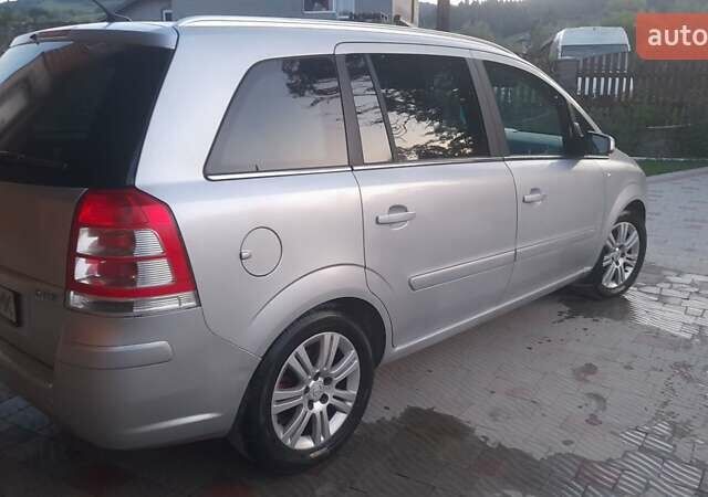 Сірий Опель Zafira Tourer, об'ємом двигуна 1.9 л та пробігом 240 тис. км за 6400 $, фото 4 на Automoto.ua