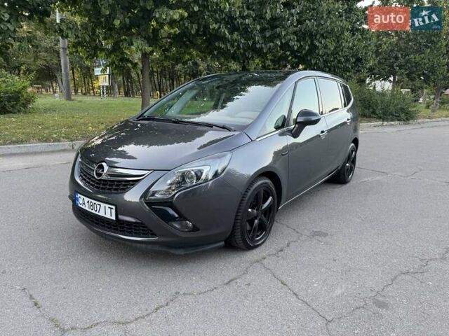 Серый Опель Zafira Tourer, объемом двигателя 2 л и пробегом 198 тыс. км за 10300 $, фото 15 на Automoto.ua