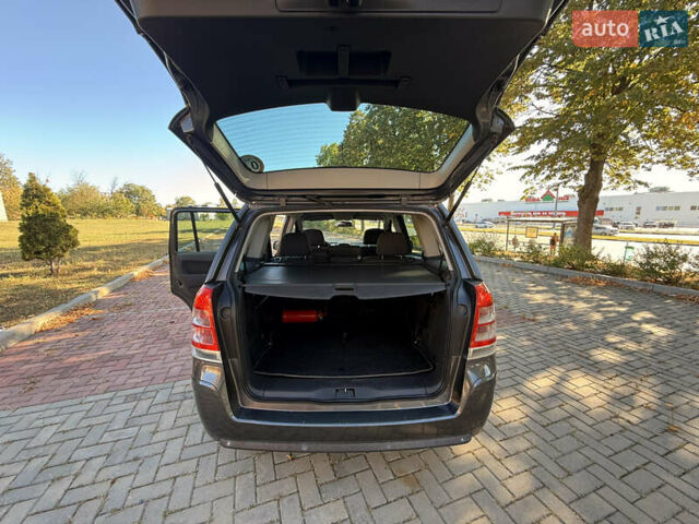 Сірий Опель Zafira Tourer, об'ємом двигуна 1.6 л та пробігом 158 тис. км за 5800 $, фото 29 на Automoto.ua