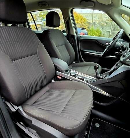 Серый Опель Zafira Tourer, объемом двигателя 2 л и пробегом 142 тыс. км за 12000 $, фото 7 на Automoto.ua