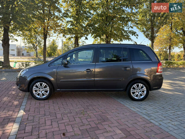 Серый Опель Zafira Tourer, объемом двигателя 1.6 л и пробегом 158 тыс. км за 5800 $, фото 4 на Automoto.ua