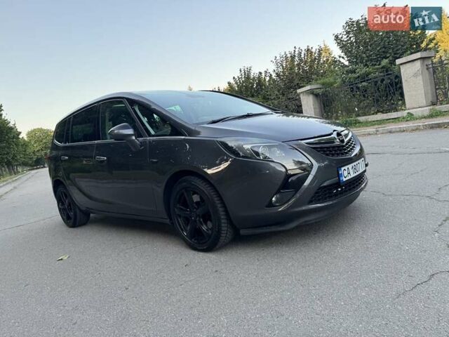 Серый Опель Zafira Tourer, объемом двигателя 2 л и пробегом 198 тыс. км за 10300 $, фото 9 на Automoto.ua