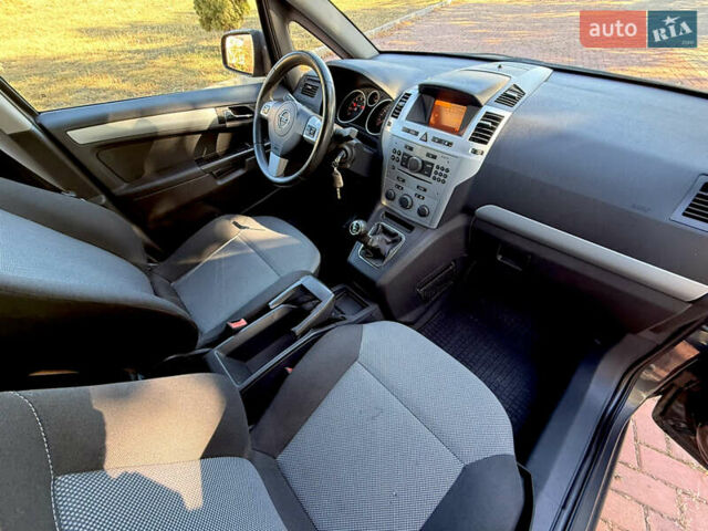 Сірий Опель Zafira Tourer, об'ємом двигуна 1.6 л та пробігом 158 тис. км за 5800 $, фото 21 на Automoto.ua