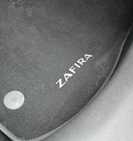 Серый Опель Zafira Tourer, объемом двигателя 2 л и пробегом 142 тыс. км за 12000 $, фото 21 на Automoto.ua