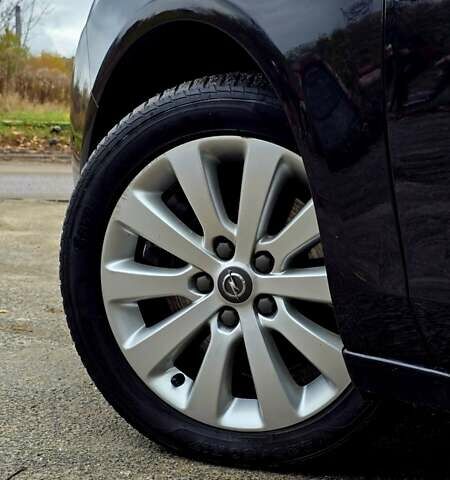 Серый Опель Zafira Tourer, объемом двигателя 2 л и пробегом 142 тыс. км за 12000 $, фото 2 на Automoto.ua