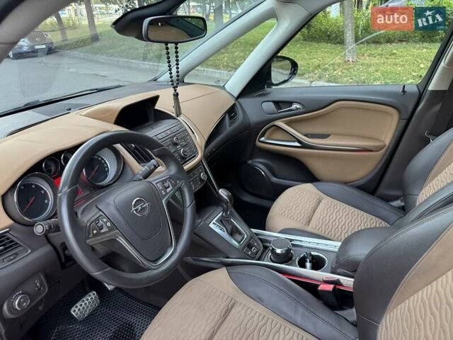 Серый Опель Zafira Tourer, объемом двигателя 2 л и пробегом 198 тыс. км за 10300 $, фото 22 на Automoto.ua