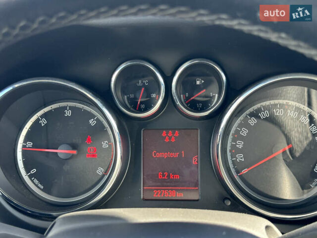 Серый Опель Zafira Tourer, объемом двигателя 2 л и пробегом 227 тыс. км за 8399 $, фото 15 на Automoto.ua