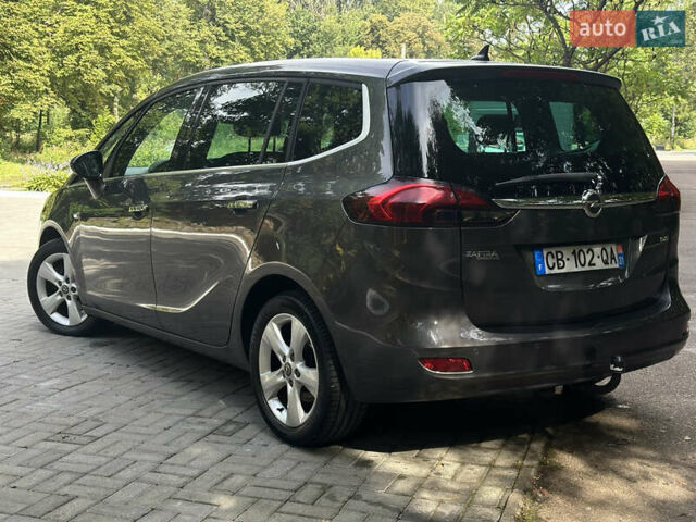 Серый Опель Zafira Tourer, объемом двигателя 2 л и пробегом 219 тыс. км за 10470 $, фото 13 на Automoto.ua